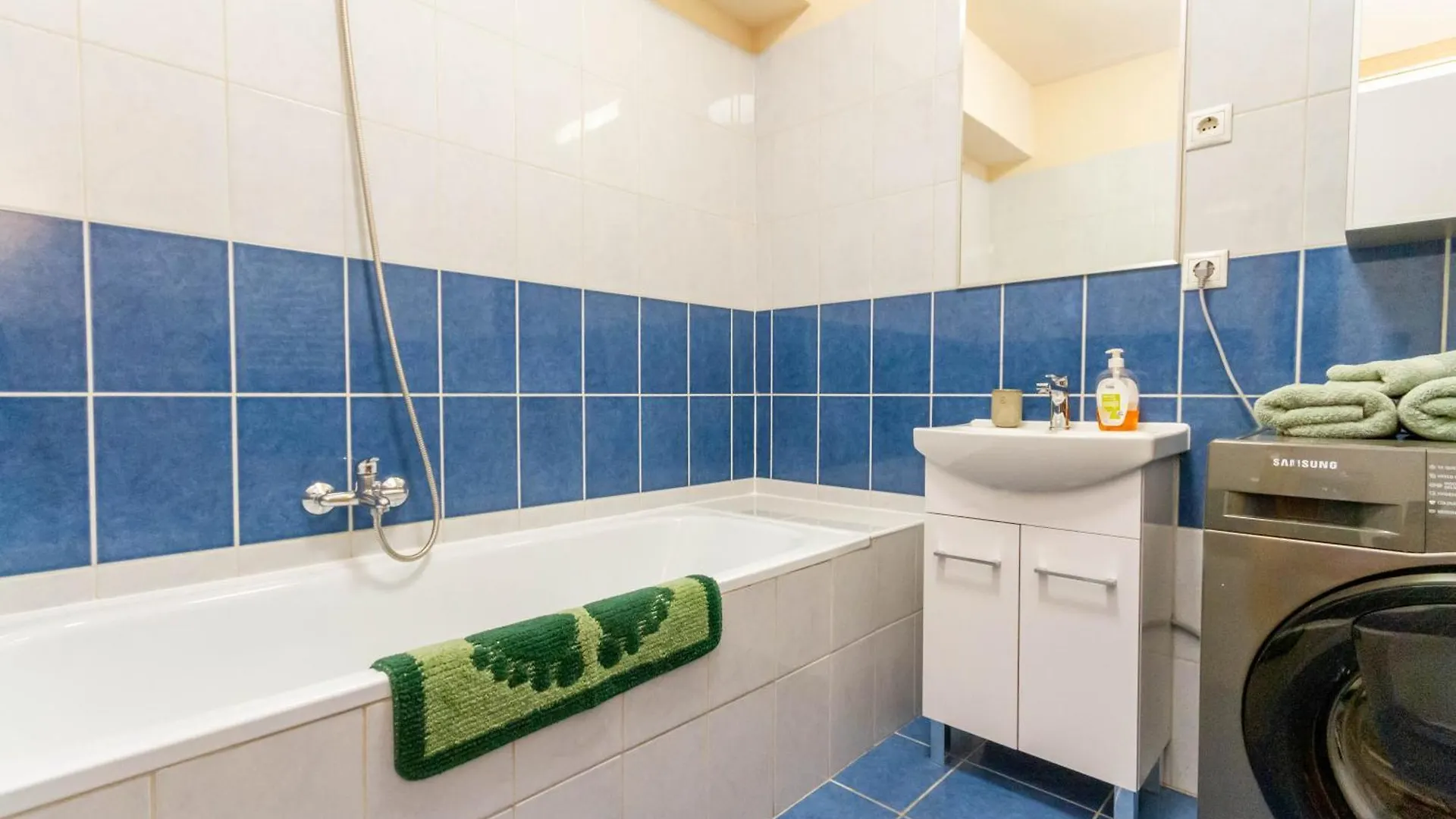 Modern Comfort In Jozsef Street By Nw Budapest